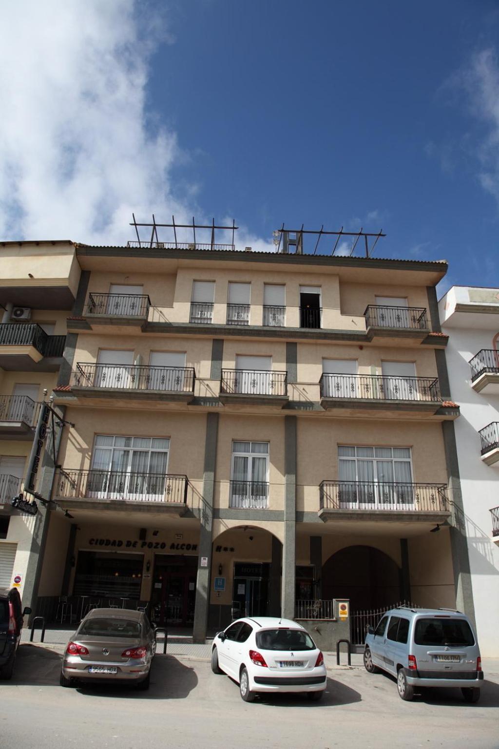 Hotel Ciudad Pozo Alcon Bagian luar foto