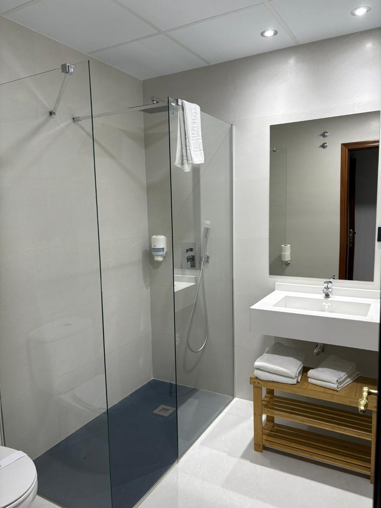 Hotel Ciudad Pozo Alcon Bagian luar foto