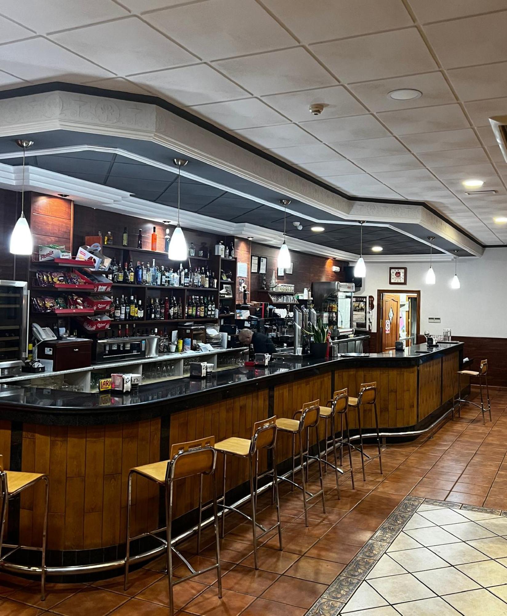 Hotel Ciudad Pozo Alcon Bagian luar foto