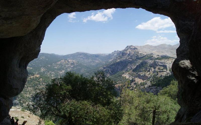 Hotel Ciudad Pozo Alcon Bagian luar foto