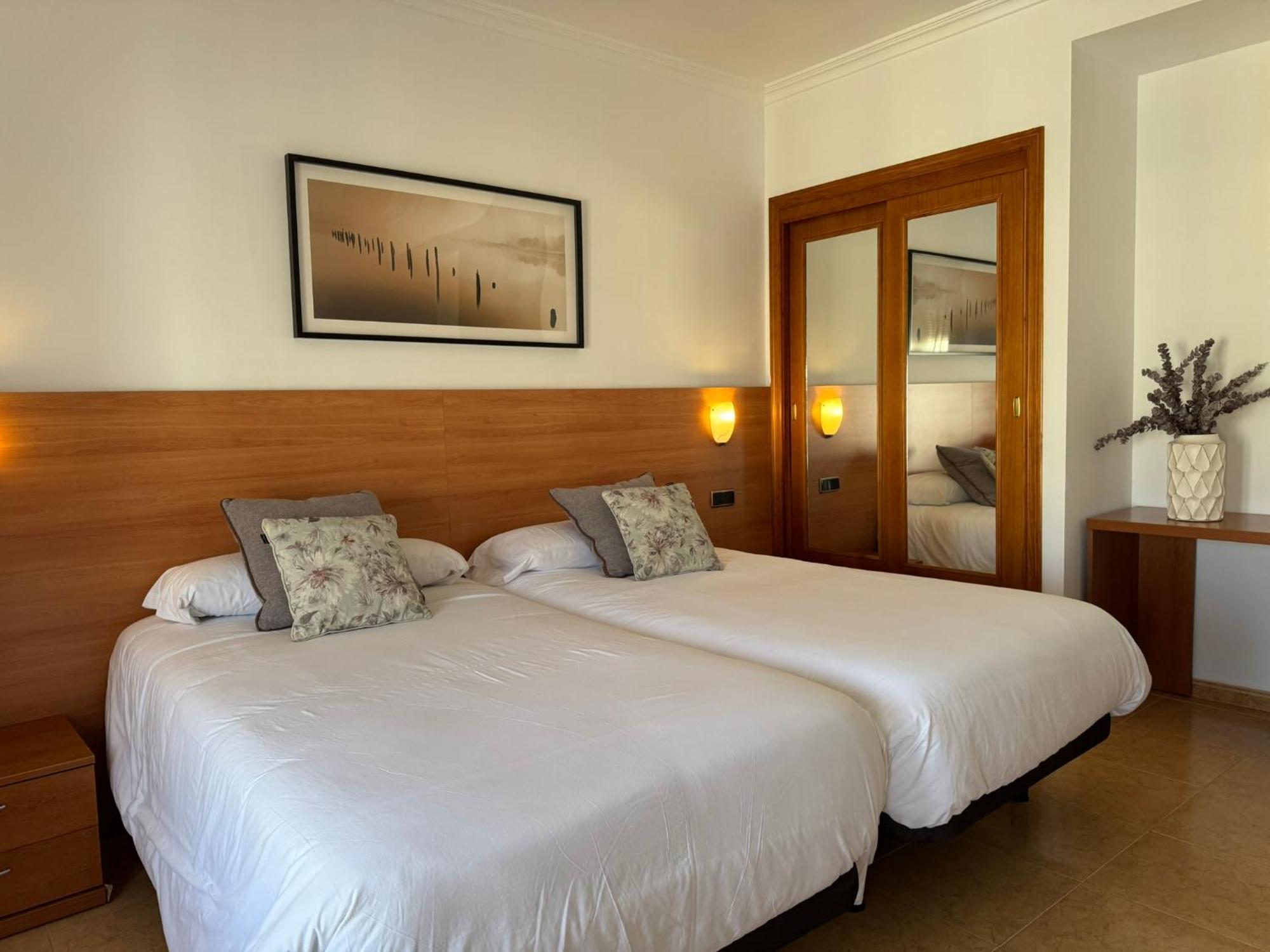Hotel Ciudad Pozo Alcon Bagian luar foto